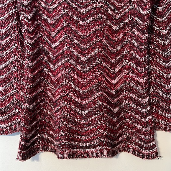 Striped V Neck Maternity sweater - Picture 9 of 9